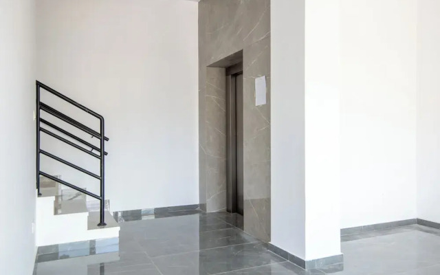 Sanders River Plaza - Neat 2 Bedroom Apt With Balcony