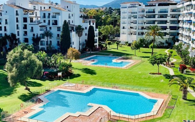 Apartment with 2 Bedrooms in Marbella, with Wonderful Mountain View, Pool Access And Furnished Terrace - 300 M From the Beach