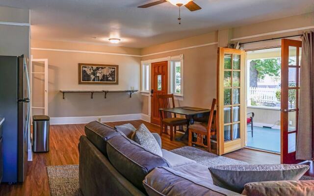 Pioneer House - South Suite