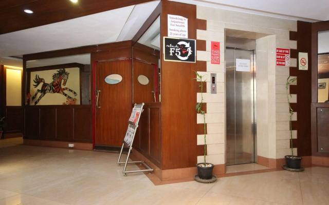 OYO 316 Hotel Brigade Royale