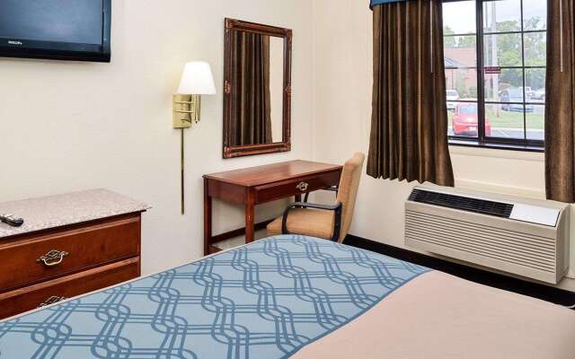 Econo Lodge Inn & Suites
