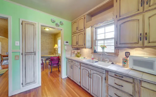Charming Tusla Home ~ Half-mi to Expo Square!