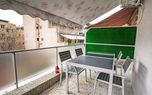 Larisis train station 1 bedroom flat for 2 persons