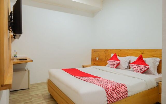OYO 1317 Pinnus Residence Syariah