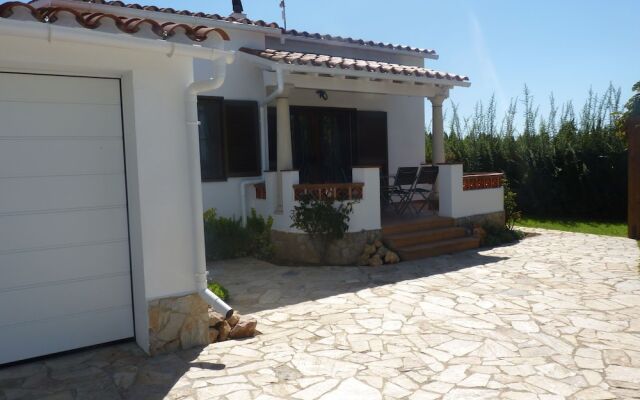 Holiday House With Private Pool for 4 People in Sant Pere Pescador