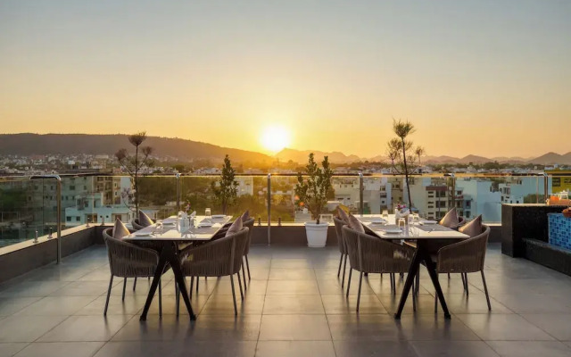7 Rays Hotel