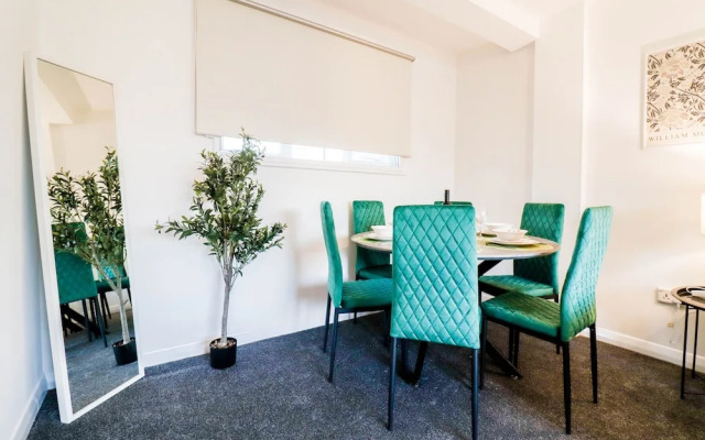 Lovely 3 Bedroom Maisonette
