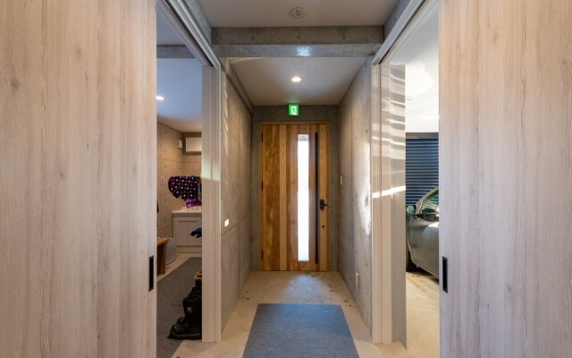 Off Piste Chalet by H2 Life