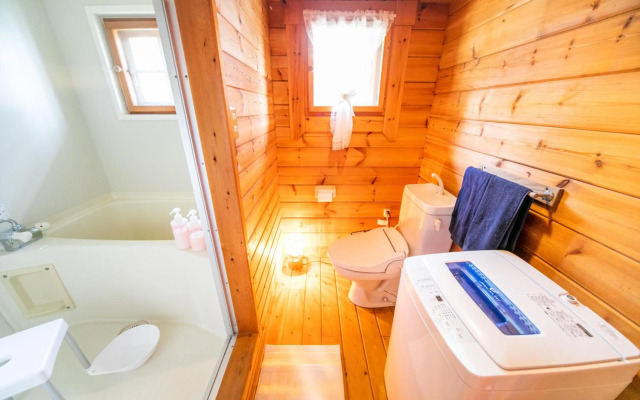 Awaji Seaside Log house in Goshiki