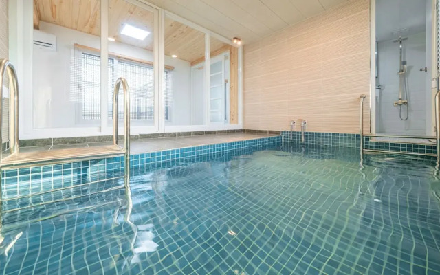 Gyeongju Poseokjeong Hanok Pool Villa