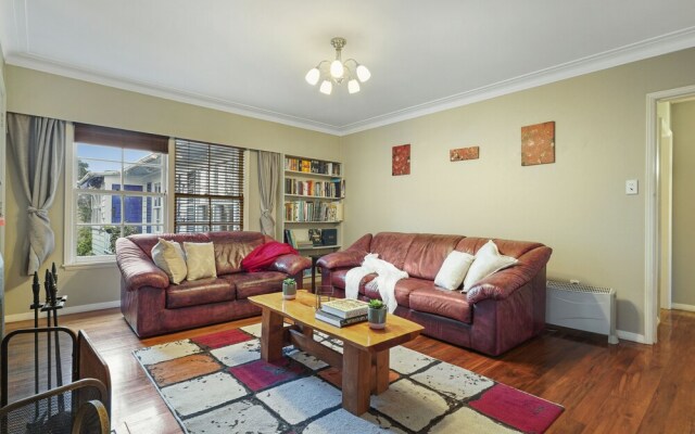 Kohi Family Home- Netflix & Gardens View