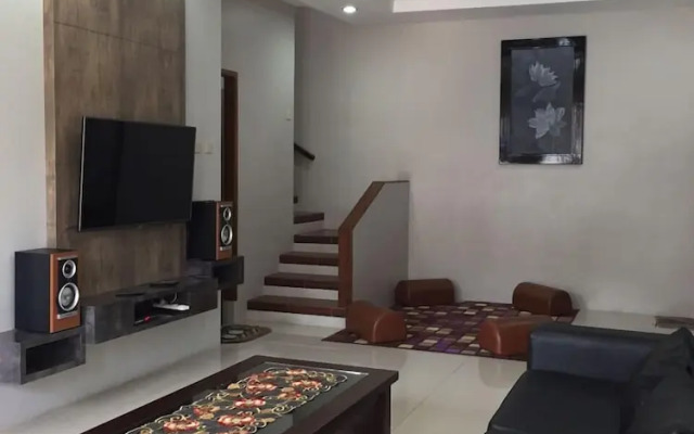 Villa Fahim 1 Puncak 4 Bedroom