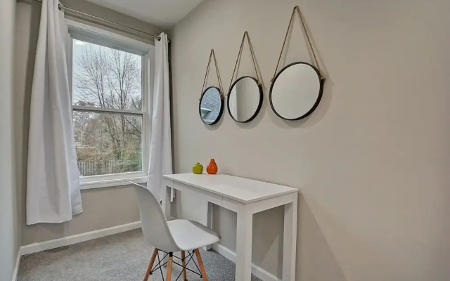 Spacious 6BR/3BA House w/ Parking! Sleeps 20!