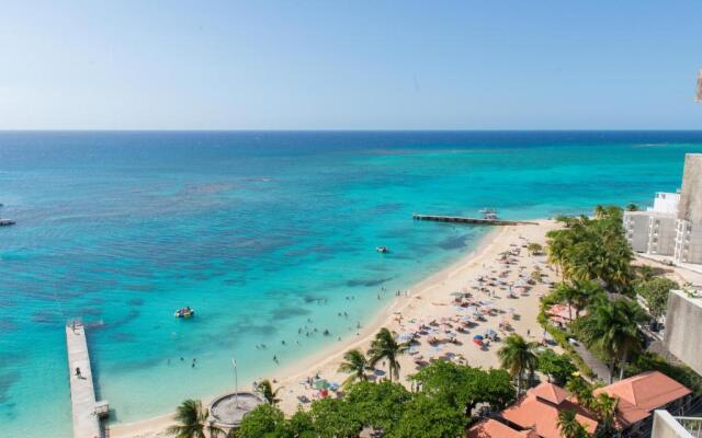Deluxe Montego Bay Club Studio & Suites