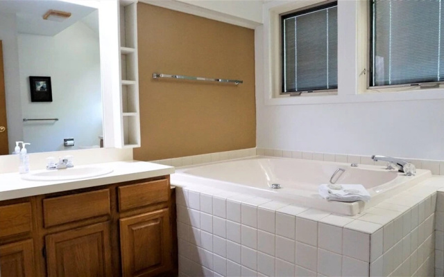 Pet Friendly Ski Vacation Condo in Waterville Valley Resort - Fri1v