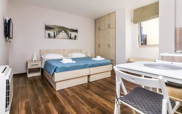 Apartments Maestral