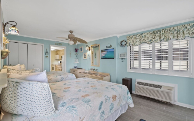 Paradise Palms 106