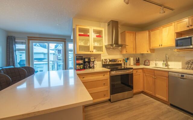 Mountain View 2 Bedroom Condo-Top Floor