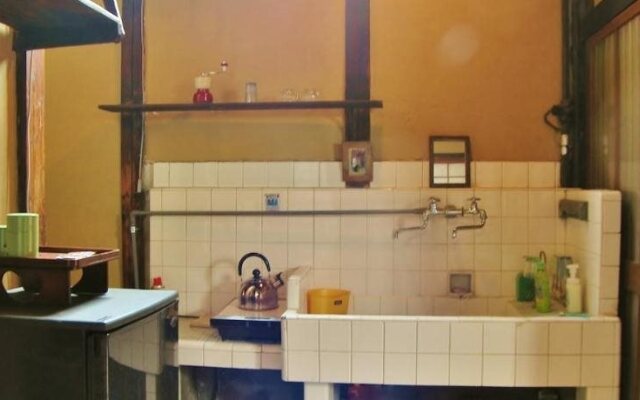Small World Guest House - Hostel