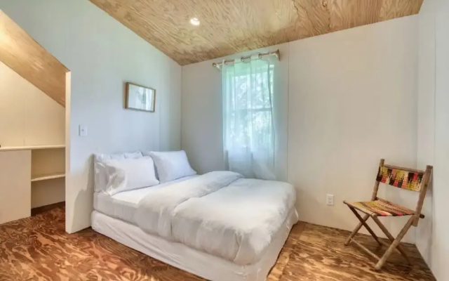 Spacious 5-br 4-bath Pool in East Hamptons