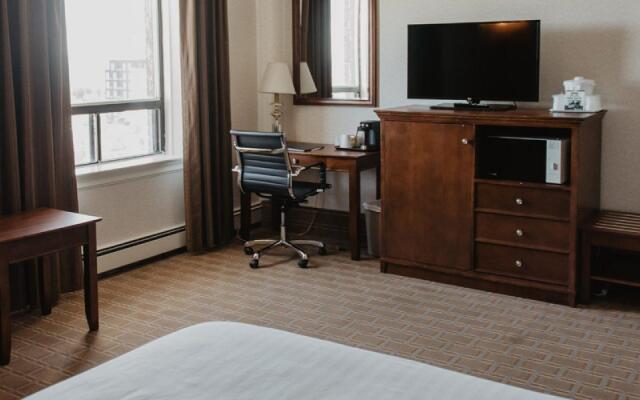 Prince Arthur Waterfront Hotel and Suites