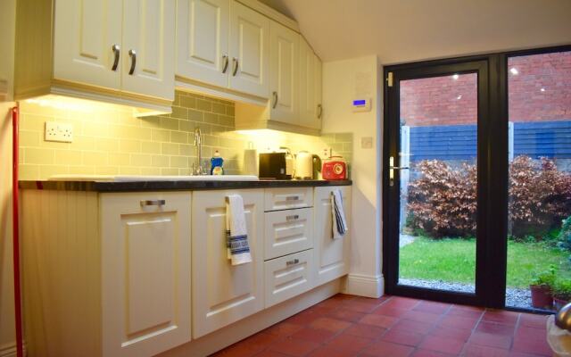 Beautiful 3 Bedroom Terraced House With Garden