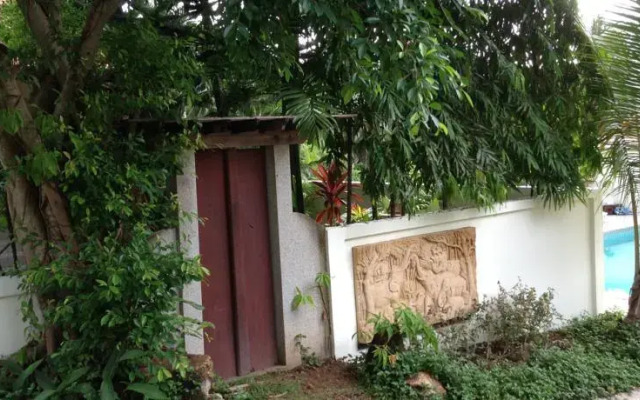 Chaweng Bungalow with Elephants