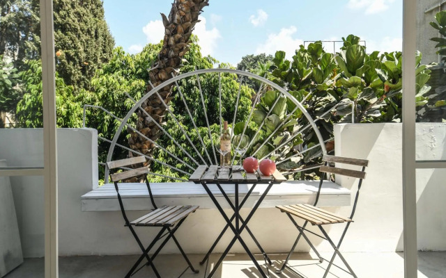 Modern and Bright 3BR apartment with 2 Balconies