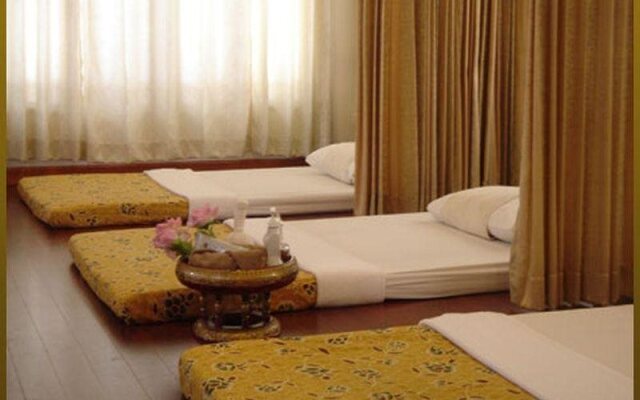 Sri U-Thong Grand Hotel