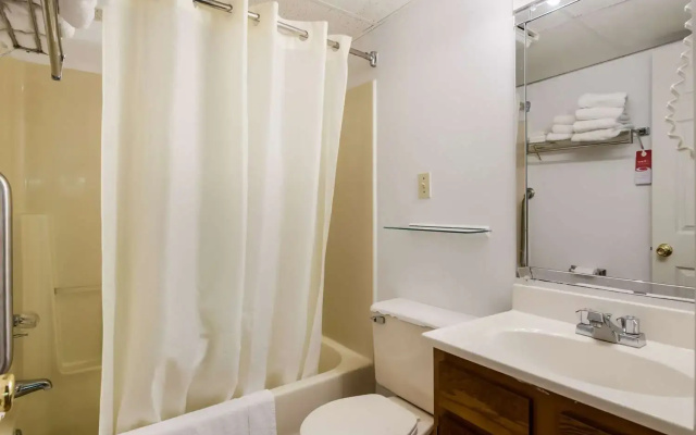 Econo Lodge Inn & Suites Lake Harmony - Pocono Mountains Area