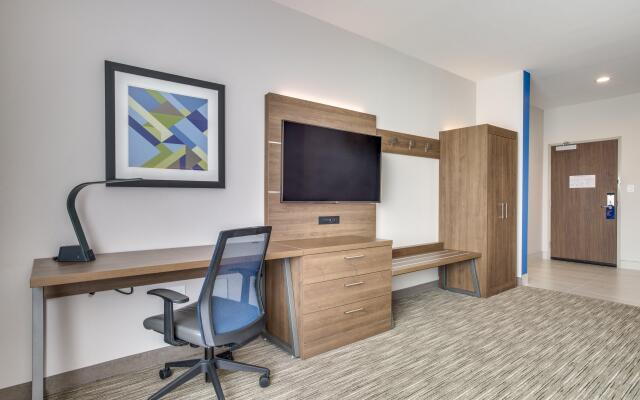 Holiday Inn Express & Suites Denton South by IHG