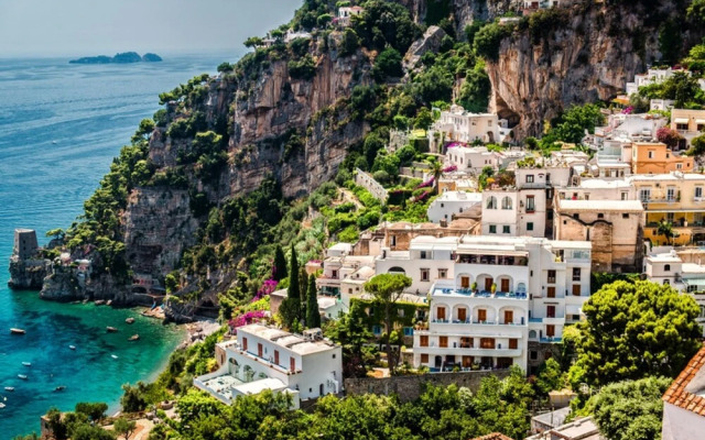 The Fisherman’s Suite – Steps from the beach