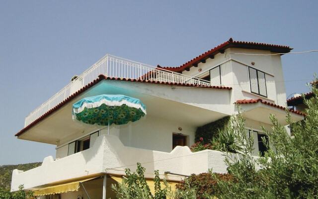 Nice apartment in Korfos, Korinthos with 3 Bedrooms and WiFi