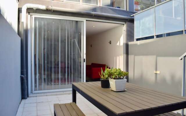 Tranquil 1 Bedroom Apartment With Sunny Courtyard