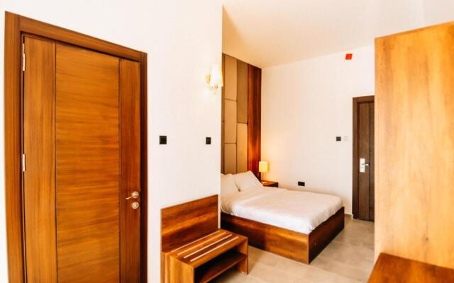 Cezar's Airport Hotel