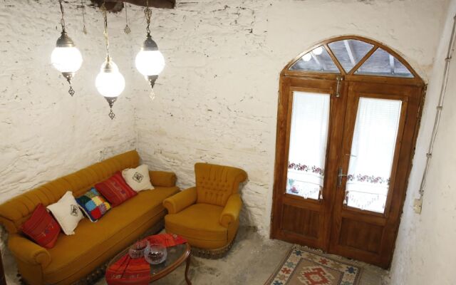 Shiraz Hotel & Restaurant