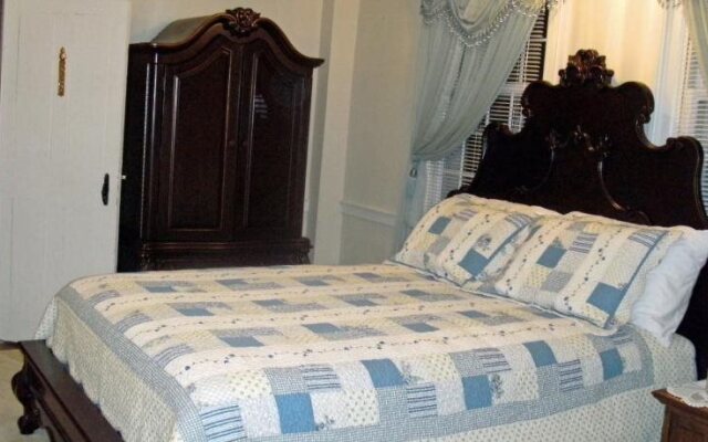 The 1810 Juliand House Bed & Breakfast