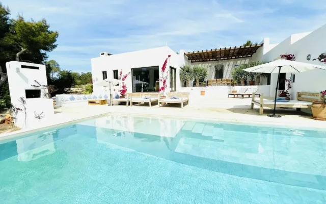 Countryside Villa With Pool