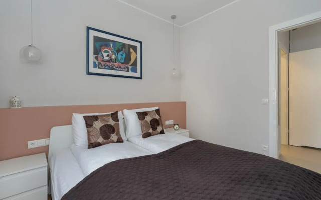 Trendy Apartment Polna by Renters