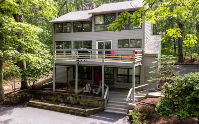 Wintergreen Retreat Jacuzzi Sauna dog Friendly