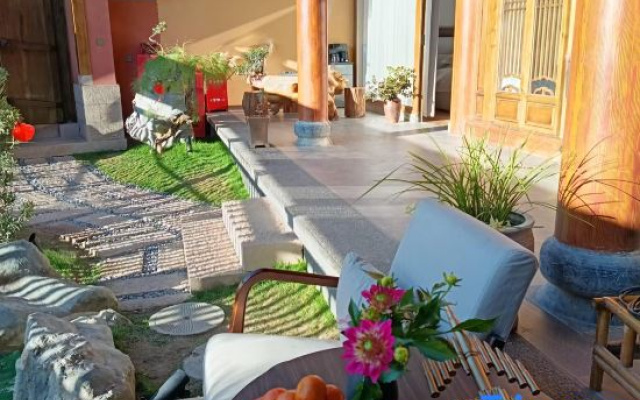 Yuexi Inn · MistyFields | 180° Fieldside Vacation Apartment (Shaxi Ancient Town)