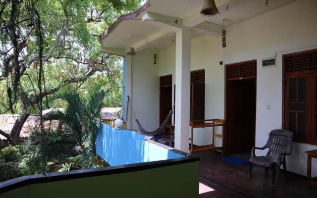 Dragonfly Inn Arugambay