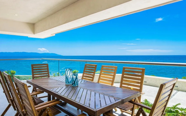 3BR with Private Pool on the Ocean