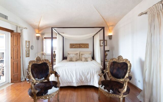 Rosa Estates The Farmhouse & Stables