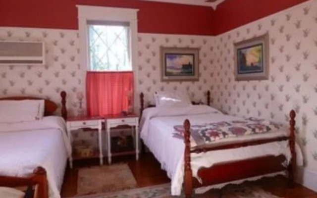 Pine Gables of Aberdeen Bed & Breakfast