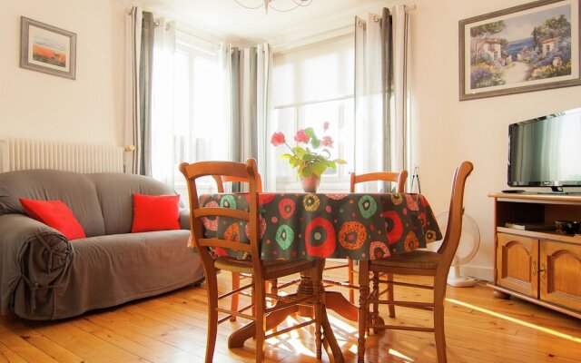 Classy Holiday Home With Garden, Barbecue, Garden Furniture