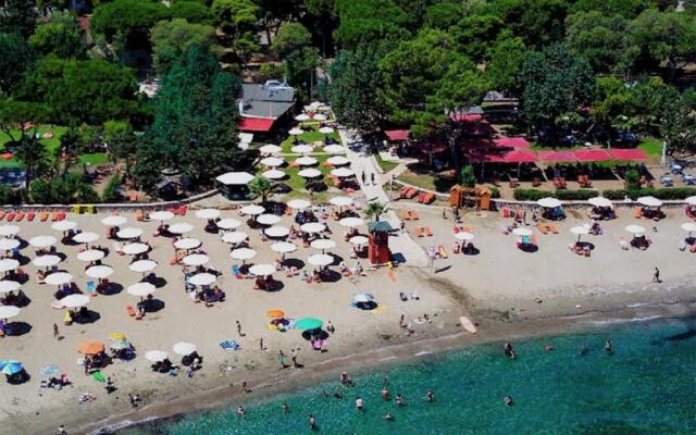Seaside 5 Bedroom Spacious Villa close to airport