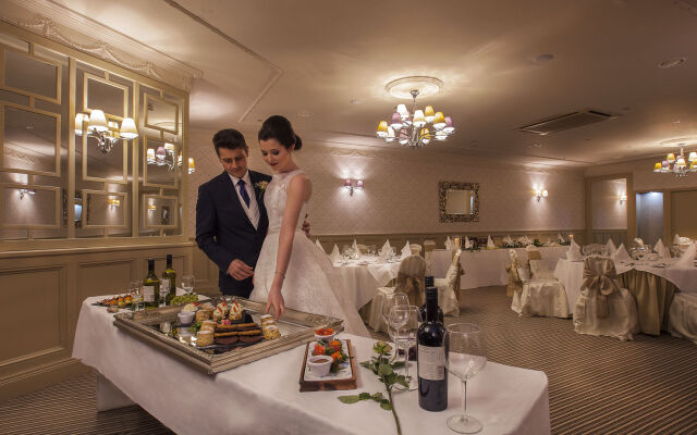 Woodford Dolmen Hotel