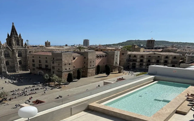 Lamaro Hotel