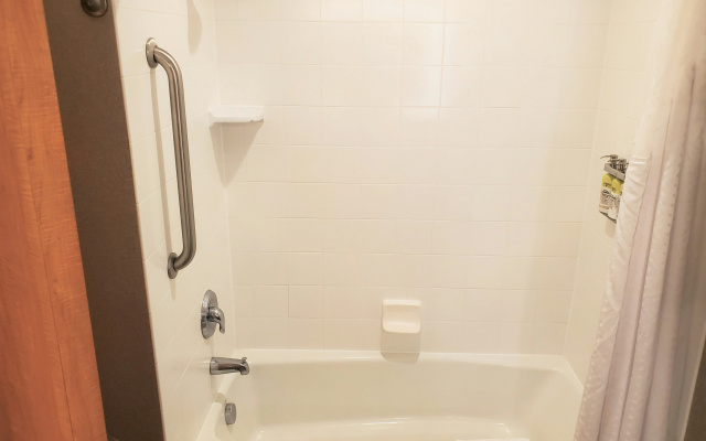 Holiday Inn Express & Suites Cheney by IHG